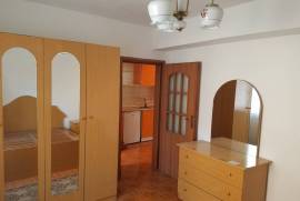 Shitet apartament 3+1, st. Trenit, 75000€, Vente