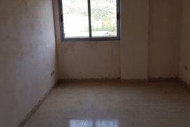 SHITET APARTAMENT NË LAGJEN GAFURR MUÇO, LUSHNJE, Sale