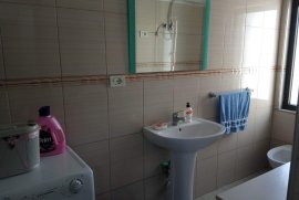 Shitet Apartament 3+1 ne qender Qytetit ,Lezhe, Πώληση