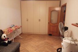 Shitet Apartament 3+1 ne qender Qytetit ,Lezhe, Πώληση