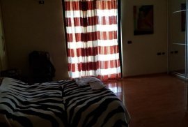 SHITET APARTAMENT 3+1 NË LAGJEN LONI DHAMO, LUSHNJ, Πώληση