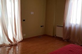 SHITET APARTAMENT 3+1 NË LAGJEN LONI DHAMO, LUSHNJ, Πώληση