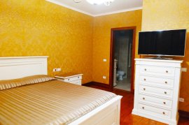 JEPET ME QIRA SUPER APARTAMENT 4+1 ME GARAZH NË BL, Ενοικίαση