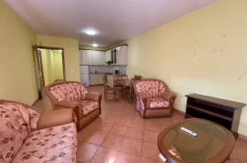 Zyrë/Apartament 3+1 me qira ne Rrugen 