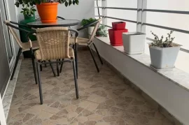 Jepet me qera apartament 1+1, Ενοικίαση