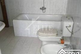 Shitet apartament 3+1 te Rr.”Kavajes”