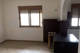 SHITET APARTAMENT 1+1 TEK SHKOLLA E BASHKUAR !, Vente