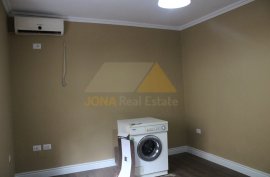 Apartament per zyra me qira ne zonen e Bllokut, Qera