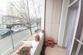 Në Shitje, Apartament 2+1 me Ballkon Tek Medreseja, Eladás