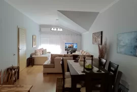 Qera Shtepi Private 2+1 , 21 Dhjetori,700Euro I Di, Location