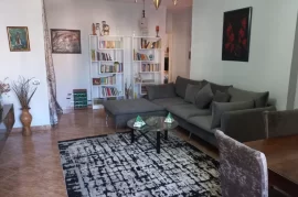 Shitet Apartament 3+1 , Laprak, 100000 Euro, Qera