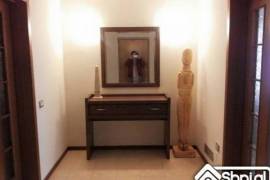 Jepet me qera Apartament 3+1 BLLOK