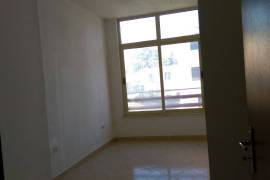 APARTAMENT NE SHITJE 1+1 PRANE QENDRES, TE PAZARI, Shitje