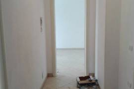 Shitet apartament 2+1 / tek rruga 5 maji, Venta