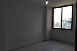 Shitet apartament 2+1 / tek rruga e kavajes , Shitje