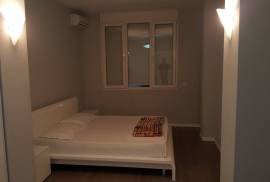 Apartament me qera ne bllok, Location