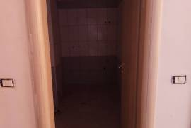 Shitet Apartament 1+1,Lezhe Rruga Shtraus, Shitje