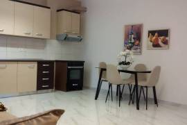 Jepet me qera apartament 2+1 tek “Piazza”, Affitto