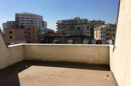 Shitet apartament 3+1 tek rruga "Muhamet Deli, Vente