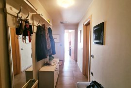 Apartament  2+1 i mobiluar te "HIPOTEKA ", Venta