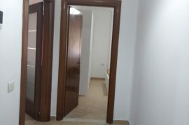 Jepet me qera apartament 1+1, tek shkolla e bashku, Miete