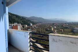 Shitet Apartament 2+1 , Rruga Shtraus, Venta