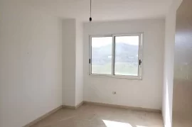 Tek Kompleksi Fratari Astir shitet apartament 2+1, Shitje