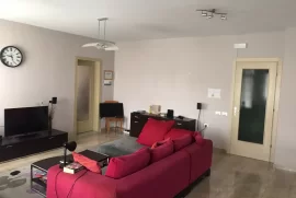 Shitet Super Apartament 4+2+2, Venta