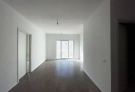 SHITET APARTAMENT 1+1 TE RRUGA BARRIKADAVE, Eladás