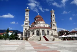 Tokë në shitje në “Korçë”