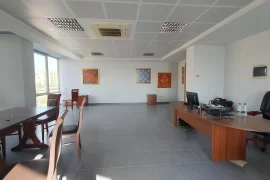 Zyrë në shitje pranë “Bashkisë Durrës”