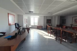 Zyrë në shitje pranë “Bashkisë Durrës”