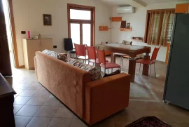 Apartament 3+1 me qira në Tregun Elektrik, Qera