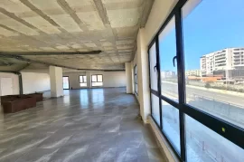 Supreme Office: Amb **Open Space 320.7m2 