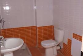 Shitet Apartament 2+1 prane kopshtit zoologjik, Vente