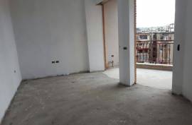 Shitet Apartament 2+1 tek Shkolla Partizani, Sale