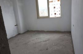 Shitet Apartament 2+1 tek Shkolla Partizani, Sale