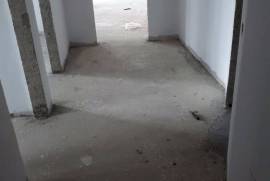 Shitet Apartament 2+1 tek Shkolla Partizani, Vente