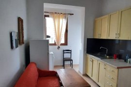 Jepet me Qera Apartament 1+1 afer Qendres (Selvia), Qera