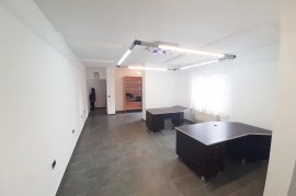 Ambient per Zyra, Klinika dhe Cdo Biznes (120 m2) , Qera