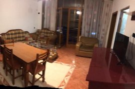 Jepet me qera apartament 2+1 tek rruga e Dibrres p, Location