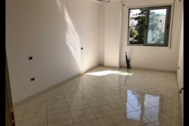 Jepet me qera apartament 2+1 rruga Don Bosko prane, Huren