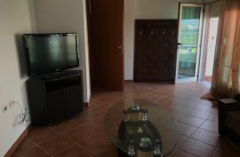 Jepet me qera apartament 1+1 ne Stacioni i Trenit!, Huren