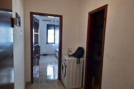 Jepet apartament me qira 2+1  tek rruga e Kavajes , Qera