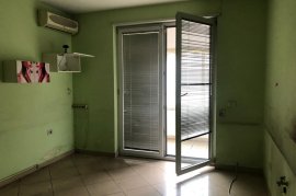 Shitet apartament 4+1+ 3 tualete tek shallvaret. , Venta