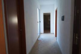 Shitet Apartament 2+1 ne qender Qytetit ,Lezhe, Πώληση