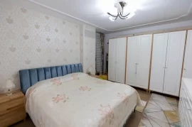 Shitet Apartament 3+1+Verand.. Kopshti Zologjik..!, Sale