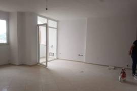 Shitet apartament me sip.93 m2 ,Lagjia Beslidhja, Πώληση