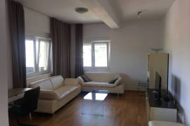 Jepet me qera apartament 4+1 në qendër të Saukut. , Location