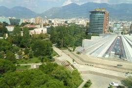 Ambjent zyre me qera te Kullat Binjake ne Tirane, Location